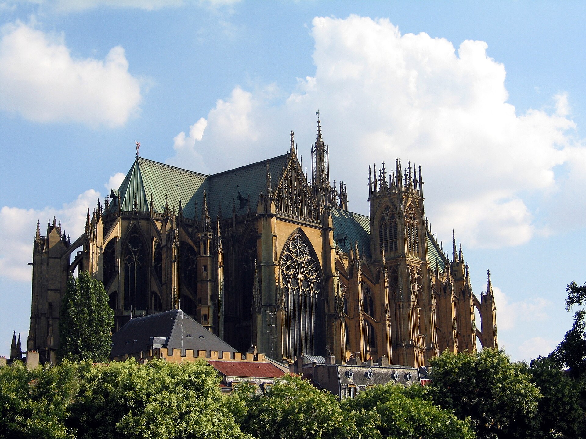 Wide exterior view of Metz Cathedral from Place de la Préfecture